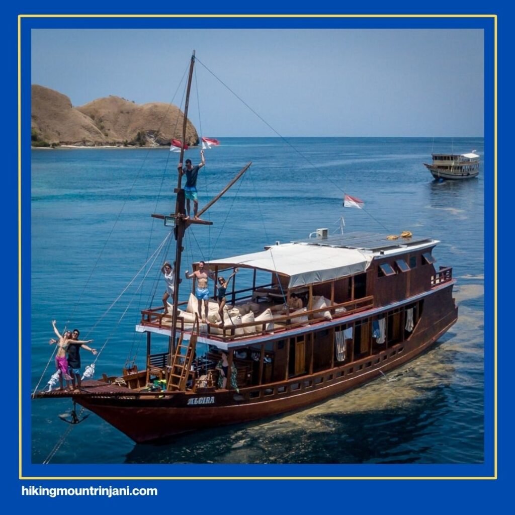 Apa Itu Komodo Boat Trip?