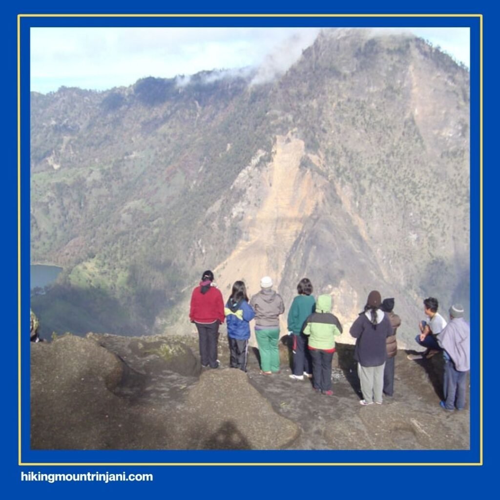 Pelawangan Rinjani yang Bisa Lintas Jalur